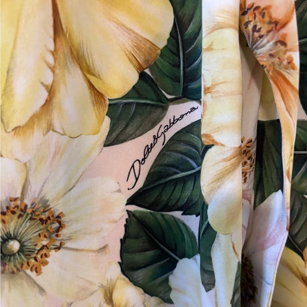 Dolce & Gabbana Silk Camelia Print Blouse Size 44 100% Silk - Picture 3 of 4